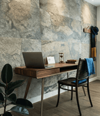 Büro mit Steinwand an der Echtsteinfurnier dran ist 